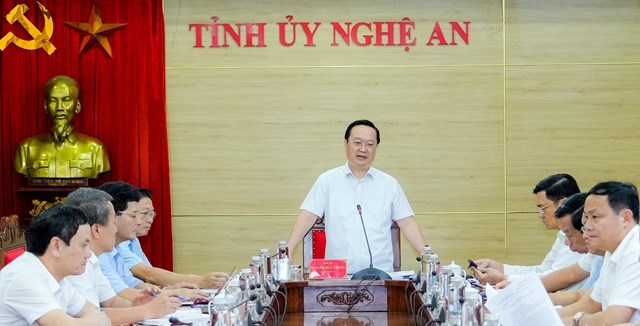 B&iacute; thư Tỉnh uỷ Nghệ An Nguyễn Đức Trung nghe v&agrave; cho &yacute; kiến về c&ocirc;ng t&aacute;c chuẩn bị Đại hội thi đua y&ecirc;u nước