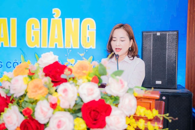 B&agrave; Nguyễn Thị Quỳnh Hoa &ndash; Ph&oacute; Gi&aacute;m đốc Trung t&acirc;m Dịch vụ việc l&agrave;m tỉnh Nghệ An ph&aacute;t biểu