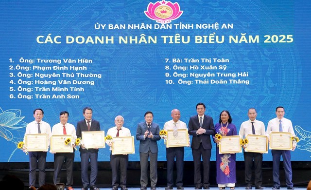 Doanh nhân xứ Nghệ chung tay vì cộng đồng: Ủng hộ đồng bào vùng lũ gần 6 tỷ đồng