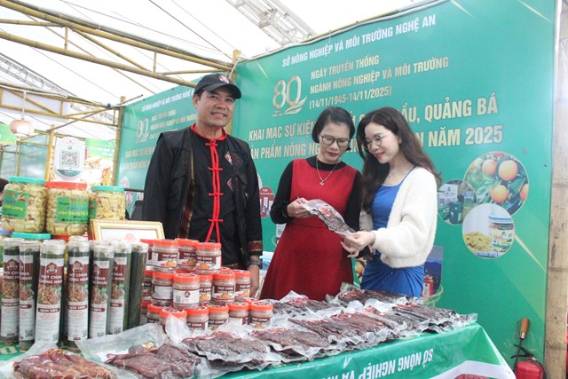 Gian h&agrave;ng chủ cơ sở ẩm thực Cường Ho&agrave;i đến từ x&atilde; miền n&uacute;i Quế Phong