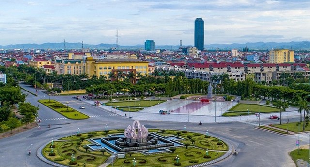 To&agrave;n cảnh khu vực Quảng trường Trần Ph&uacute;, phường Th&agrave;nh Sen nơi diễn ra Hội chợ