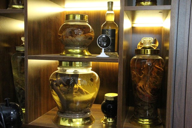 C&aacute;c loại rượu s&acirc;m nhung mẫu m&atilde; đẹp, chất lượng vượt trội, nhưng đ&atilde; uống th&igrave; kh&ocirc;ng l&aacute;i xe