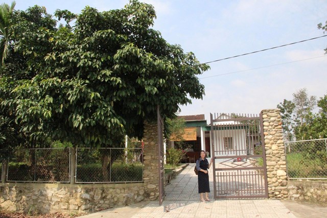 Cổng v&agrave;o trang trại nu&ocirc;i hươu của gia đ&igrave;nh chị Phạm Thị Trầm v&agrave; anh Nguyễn Văn Nh&acirc;n