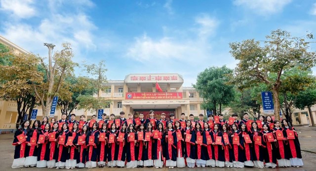 C&aacute;c em học sinh Trường THPT H&agrave; Huy Tập