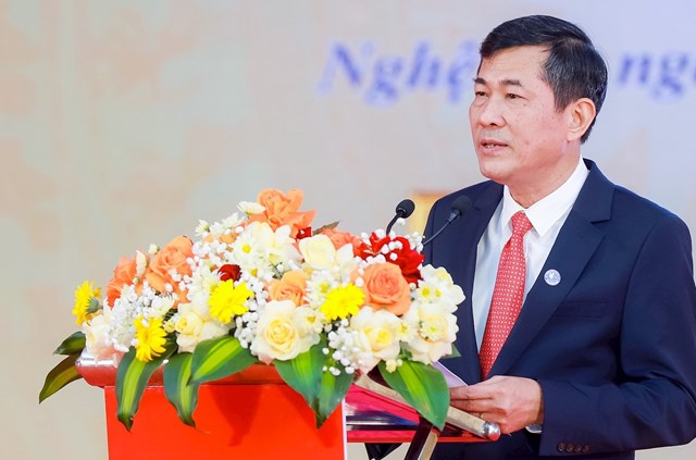 Ph&oacute; Chủ tịch UBND tỉnh Nghệ An Th&aacute;i Văn Th&agrave;nh đ&aacute;nh gi&aacute; cao những đ&oacute;ng g&oacute;p to lớn của Trường THPT H&agrave; Huy Tập trong suốt nửa thế kỷ h&igrave;nh th&agrave;nh v&agrave; ph&aacute;t triển