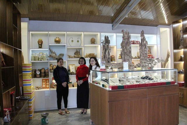 Sản phẩm trầm hương OCOP 3 sao của cơ sở Thọ Nga, hướng tới n&acirc;ng hạng 4 sao.