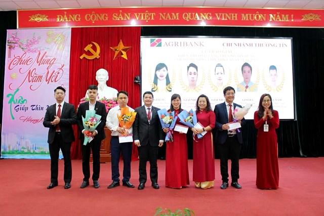 Khen thưởng c&aacute;c tập thể c&aacute; nh&acirc;n c&oacute; th&agrave;nh t&iacute;ch xuất sắc năm 2023