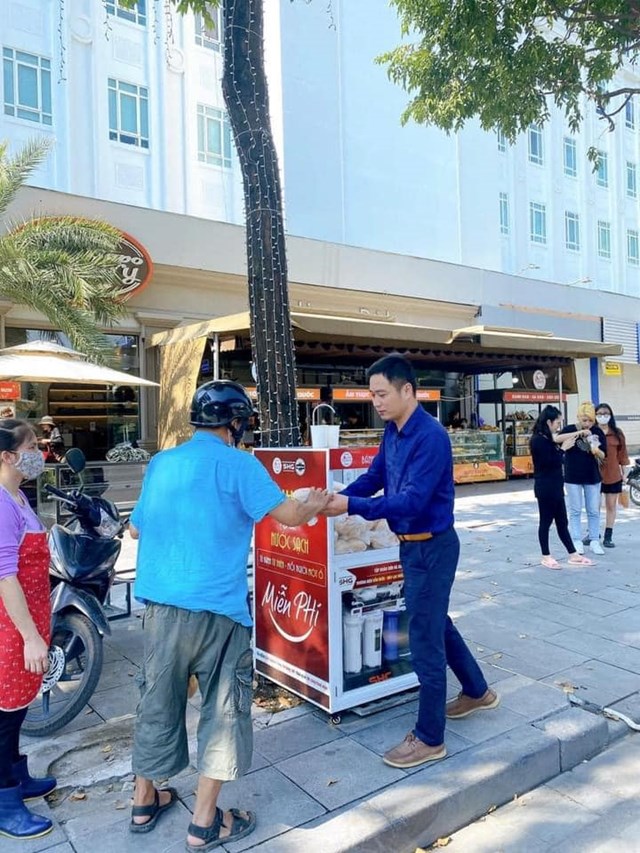 SAPO Bakery: Ấm l&#242;ng với chương tr&#236;nh tặng B&#225;nh mỳ miễn ph&#237; cho người d&#226;n c&#243; ho&#224;n cảnh kh&#243; khăn giữa l&#242;ng Thủ đ&#244; - Ảnh 4