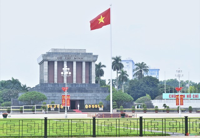 Khu di tích Lăng Chủ tịch Hồ Chí Minh trang hoàng rực rỡ chào mừng các ngày lễ và đón nhân dân đến viếng thăm.