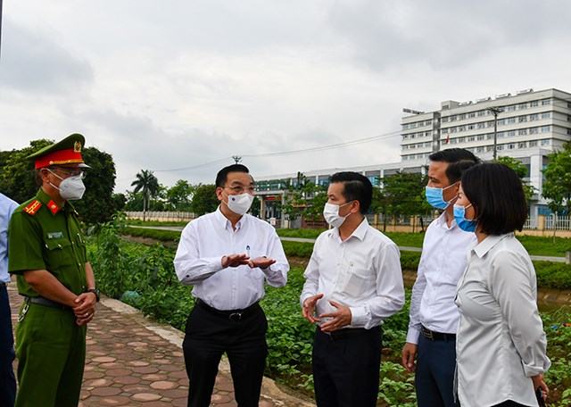 Chủ tịch UBND thành phố Hà Nội Chu Ngọc Anh đã ký ban hành Công điện số 12/CĐ-UBND về việc quyết liệt triển khai các biện pháp phòng, chống dịch Covid-19 trên địa bàn thành phố Hà Nội