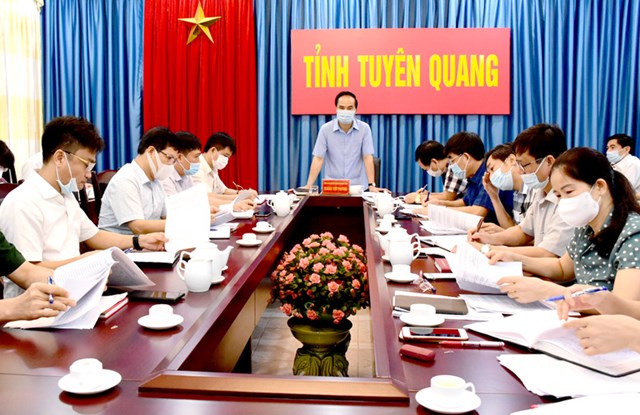 Ông Hoàng Việt Phương, Phó Chủ tịch UBND tỉnh chủ trì hội nghị - Ảnh Minh Hoa (Báo Tuyên Quang)