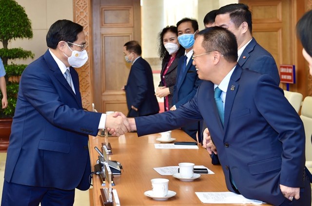Thủ tướng Ch&iacute;nh phủ gặp mặt doanh nh&acirc;n nh&acirc;n Ng&agrave;y Doanh nh&acirc;n Việt Nam năm 2021 - Ảnh VGP.