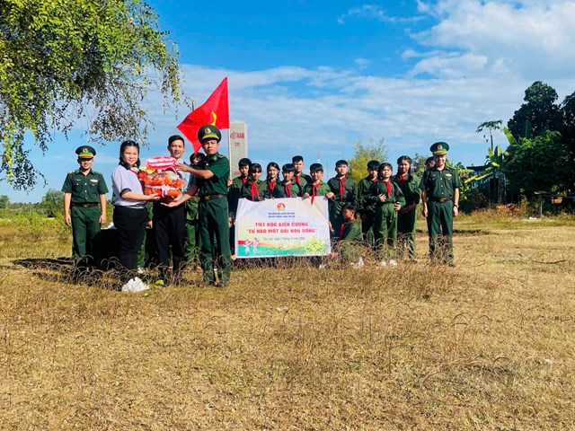 Thế trận Bi&ecirc;n ph&ograve;ng to&agrave;n d&acirc;n được x&acirc;y dựng vững chắc, g&oacute;p phần n&acirc;ng cao đời sống kinh tế - x&atilde; hội của người d&acirc;n.