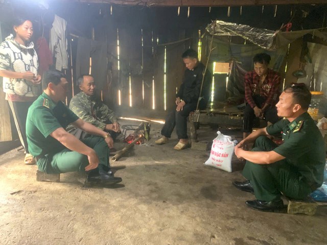 C&ocirc;ng t&aacute;c VĐQC,&nbsp;x&acirc;y dựng v&agrave; củng cố &ldquo;thế trận l&ograve;ng d&acirc;n&rdquo; lu&ocirc;n được đơn vị quan t&acirc;m, thực hiện thường xuy&ecirc;n v&agrave; li&ecirc;n tục.