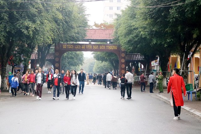 Hàng ngàn du khách và nhân dân Lào Cai đã về thăm quan và chiêm bái trong ngày khai hội 5/2/2023( tức ngày 15/1 âm lịch).