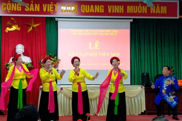 Tiết mục văn nghệ của CLB Thơ ca huyện Thanh Thủy.