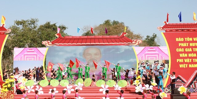 Chương 3 - Mai Châu - Bản hùng ca ngời sáng.