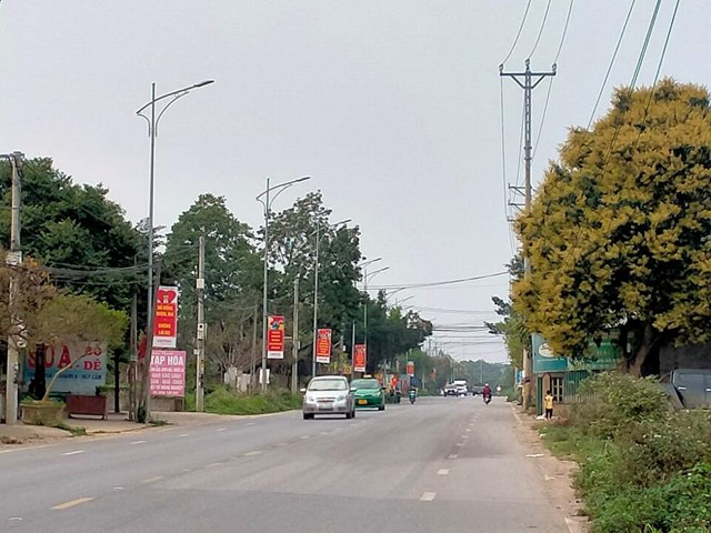 Đường giao thông trung tâm xã Yên Bài.