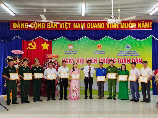 Một v&agrave;i h&igrave;nh ảnh đẹp tại Ng&agrave;y hội Bi&ecirc;n ph&ograve;ng to&agrave;n d&acirc;n 2025 huyện Ch&acirc;u Th&agrave;nh, tỉnh T&acirc;y Ninh.