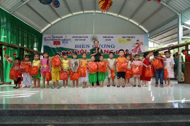 Thắt chặt nghĩa tình quân dân, vững chắc phên dậu Tổ quốc - Ảnh 6