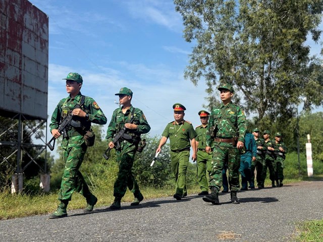 Thắt chặt nghĩa tình quân dân, vững chắc phên dậu Tổ quốc - Ảnh 1