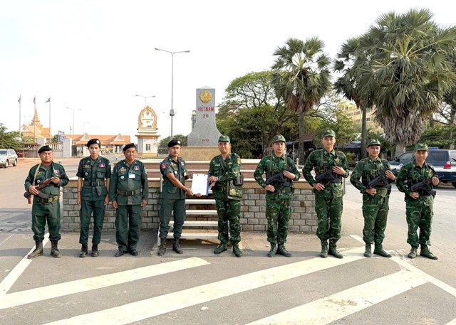 Thắt chặt nghĩa tình quân dân, vững chắc phên dậu Tổ quốc - Ảnh 2