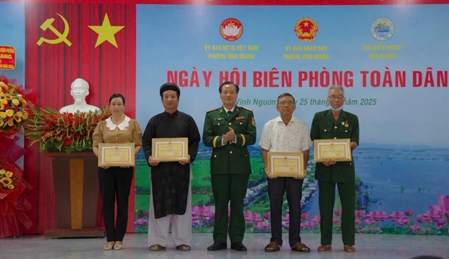 An Giang: Tăng cường sức mạnh đại đo&#224;n kết, x&#226;y dựng thế trận bi&#234;n ph&#242;ng to&#224;n d&#226;n vững mạnh - Ảnh 4