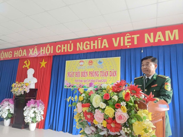 Đại t&aacute; Nguyễn Hồng Khi&ecirc;m, Ph&oacute; Chỉ huy trưởng Bộ đội Bi&ecirc;n ph&ograve;ng tỉnh An Giang ph&aacute;t biểu tại Ng&agrave;y hội.&nbsp;&nbsp;