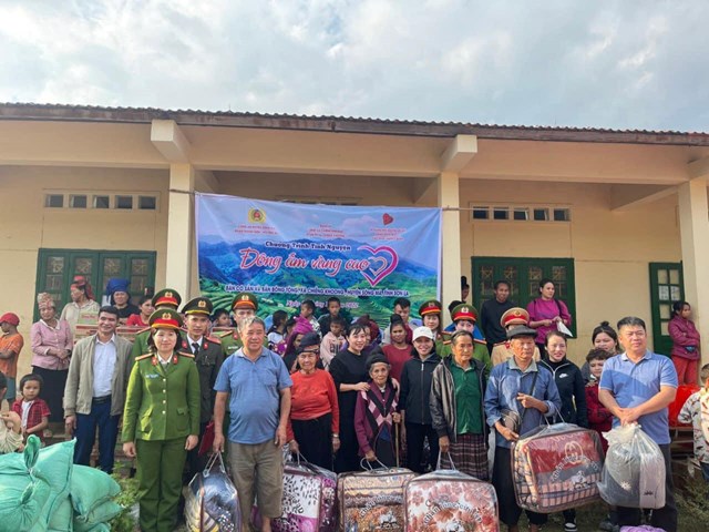 Đoàn Thanh niên, Hội Phụ nữ Công an huyện Sông Mã tổ chức thành công chương trình tình nguyện “Đông ấm vùng cao năm 2022” tại xã Chiềng Khoong, Chiềng Cang.