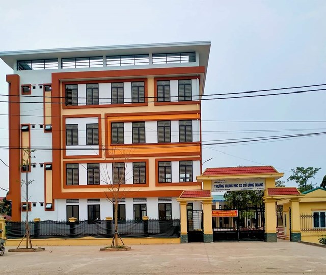 Trường THCS Đông Quang. 