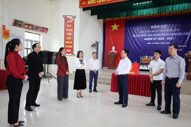 Lãnh đạo xã Quảng Oai kiểm tra công tác chuẩn bị bầu cử tại 43 điểm bỏ phiếu  - Ảnh 1
