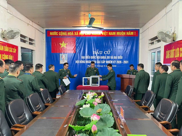 Sôi nổi các hoạt động tại điểm bỏ phiếu của BĐBP tỉnh Lào Cai - Ảnh 3