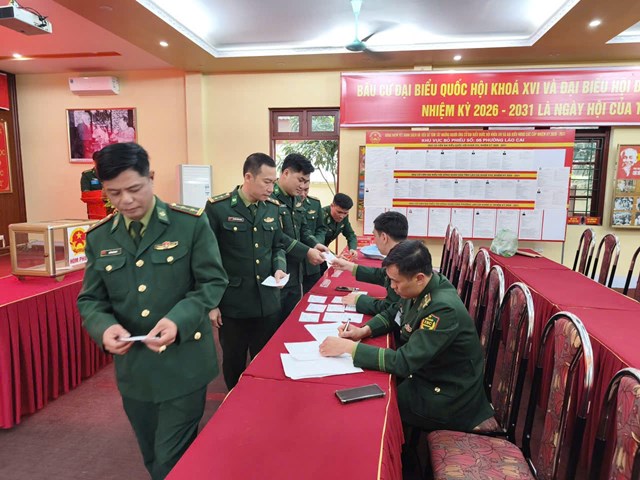 Sôi nổi các hoạt động tại điểm bỏ phiếu của BĐBP tỉnh Lào Cai - Ảnh 4