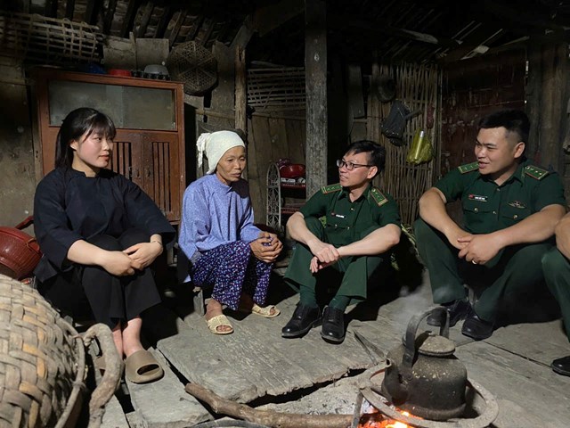 BĐBP Đồn Bi&ecirc;n ph&ograve;ng Cửa khẩu Tr&agrave; Lĩnh lu&ocirc;n chăm lo đời sống nh&acirc;n d&acirc;n, x&acirc;y dựng &ldquo;thế trận l&ograve;ng d&acirc;n&rdquo; vững chắc, tạo nền tảng cho thế trận quốc ph&ograve;ng to&agrave;n d&acirc;n v&agrave; an ninh nh&acirc;n d&acirc;n khu vực bi&ecirc;n giới.