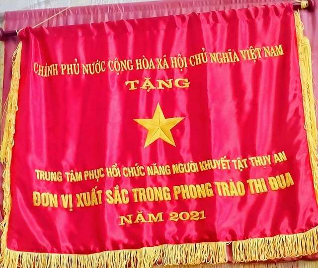 Cờ thi đua của Chính phủ tặng Trung tâm.