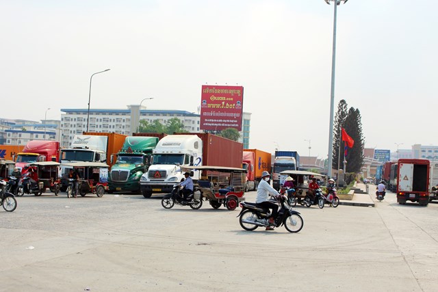 Hoạt động giao thương, kinh tế bi&ecirc;n mậu tại Khu vực Cửa khẩu Quốc tế Mộc B&agrave;i với nước bạn Campuchia.