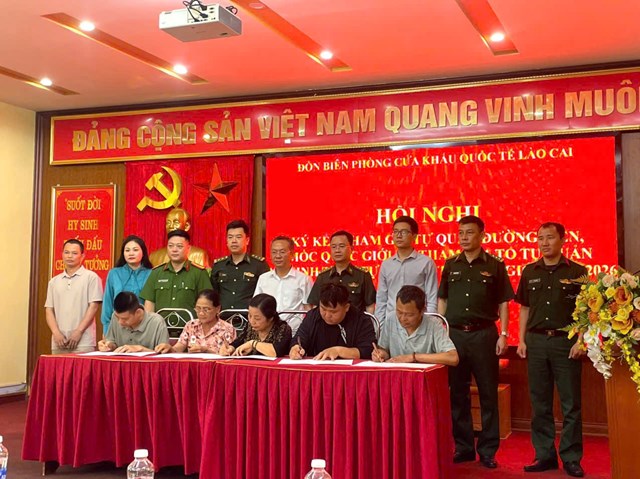 Hội nghị k&yacute; kết tham gia Tự quản đường bi&ecirc;n, mốc quốc giới v&agrave; Tự quản an ninh trật tự ở khu vực bi&ecirc;n giới Đồn Bi&ecirc;n ph&ograve;ng CKQT L&agrave;o Cai 2026.