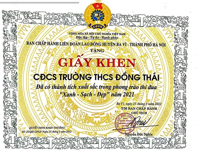 Công đoàn trường THCS Đồng Thái được BCH Liên đoàn lao động huyện Ba Vì khen thưởng.