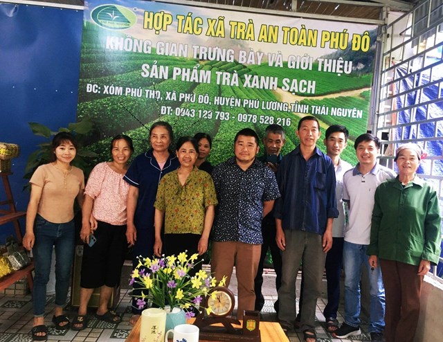 Hợp tác xã Trà an toàn Phú Đô phối hợp với dự án BEST đã tổ chức buổi tập huấn vận hành bếp khí hoá sinh khối vào chế biến trà xanh hữu cơ.