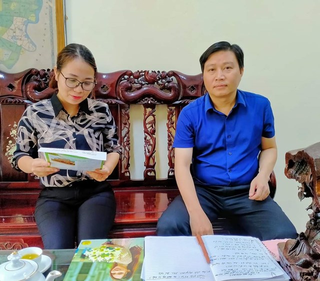 Ông Nguyễn Đức Cường, Phó Bí thư Đảng ủy, Chủ tịch UBND xã Phú Kim và Chủ tịch Hội LHPN xã Phú Kim.