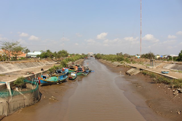 Bộ đội Bi&#234;n ph&#242;ng Tiền Giang vận chuyển nước sạch cho người d&#226;n bị ảnh hưởng hạn mặn - Ảnh 6