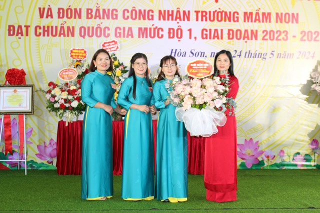 H&#242;a B&#236;nh: Trường Mầm non H&#242;a Sơn đ&#243;n Bằng c&#244;ng nhận đạt chuẩn Quốc gia mức độ I - Ảnh 10