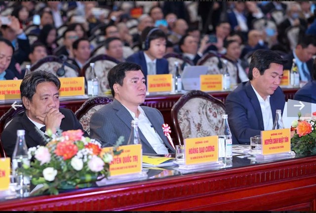 Nước kho&aacute;ng Kim B&ocirc;i tự h&agrave;o l&agrave; nước uống ch&iacute;nh thức tại Hội nghị APEC 2006, được lựa chọn l&agrave;m nước uống cho nhiều cơ quan trung ương như: Văn ph&ograve;ng Ch&iacute;nh phủ, Văn ph&ograve;ng Trung ương Đảng, Văn ph&ograve;ng Quốc hội, Văn ph&ograve;ng Chủ tịch nước, Bộ Ngoại giao, Ban Đối ngoại Trung ương, Nh&agrave; kh&aacute;ch Ch&iacute;nh phủ, Trung t&acirc;m Hội nghị Quốc gia...