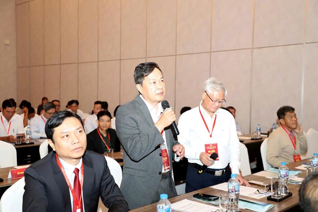 L&atilde;nh đạo tỉnh đ&atilde; trực tiếp trao đổi, giải đ&aacute;p nhiều nội dung được cộng đồng doanh nghiệp quan t&acirc;m li&ecirc;n quan đến hạ tầng c&ocirc;ng nghiệp, quy hoạch đ&ocirc; thị, nh&agrave; ở c&ocirc;ng nh&acirc;n, xử l&yacute; m&ocirc;i trường v&agrave; cơ chế hỗ trợ đầu tư.