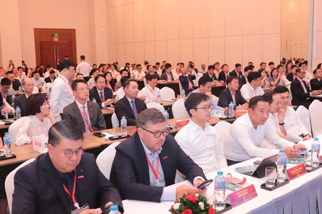 Hội nghị kh&ocirc;ng chỉ l&agrave; diễn đ&agrave;n gặp gỡ, trao đổi cơ hội hợp t&aacute;c đầu tư m&agrave; c&ograve;n thể hiện quyết t&acirc;m mạnh mẽ của tỉnh Ph&uacute; Thọ trong việc x&acirc;y dựng m&ocirc;i trường đầu tư minh bạch, năng động, hiện đại v&agrave; bền vững.