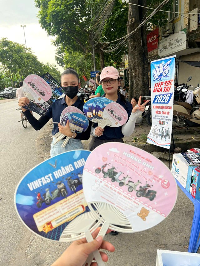 350 thanh niên tình nguyện tiếp sức mùa thi tại điểm thi THPT Quốc Oai - Ảnh 4
