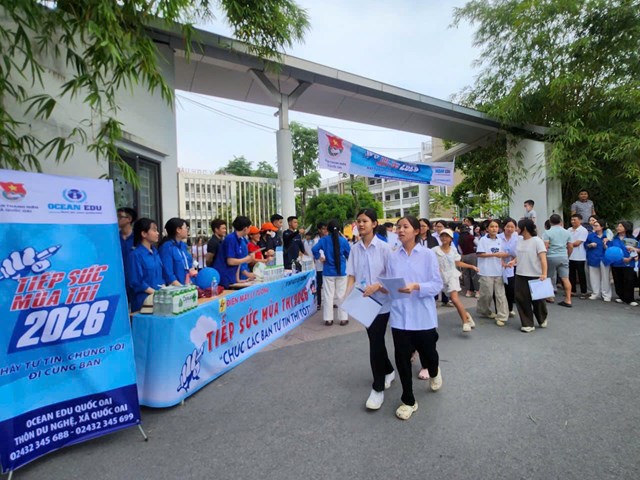 350 thanh niên tình nguyện tiếp sức mùa thi tại điểm thi THPT Quốc Oai - Ảnh 2
