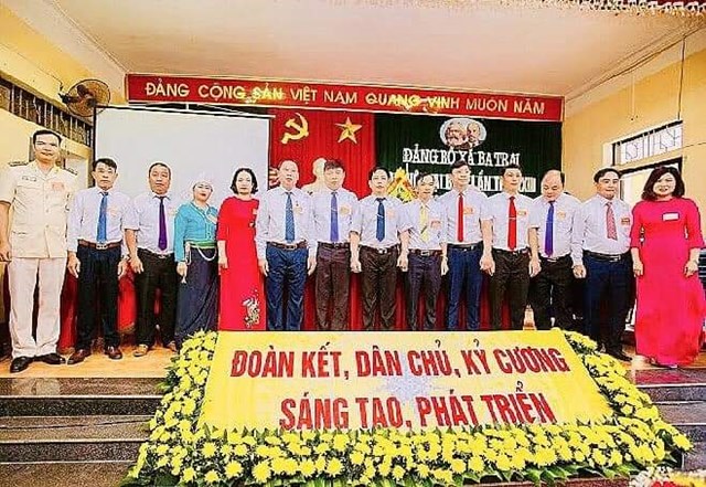ập thể BCH Đảng ủy xã Ba Trại nhiệm kỳ 2020- 2025.