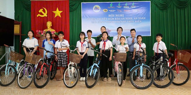 Phát huy sức mạnh lòng dân, xây dựng thế trận biên phòng toàn dân vững chắc - Ảnh 6