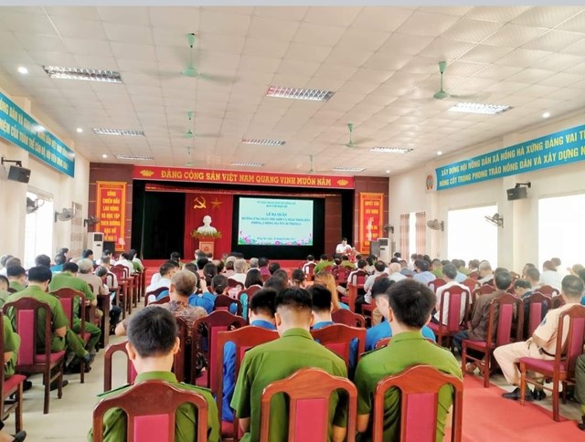 Quang cảnh hội nghị phát động tháng hành động phòng chống ma túy tại xã Hồng Hà.